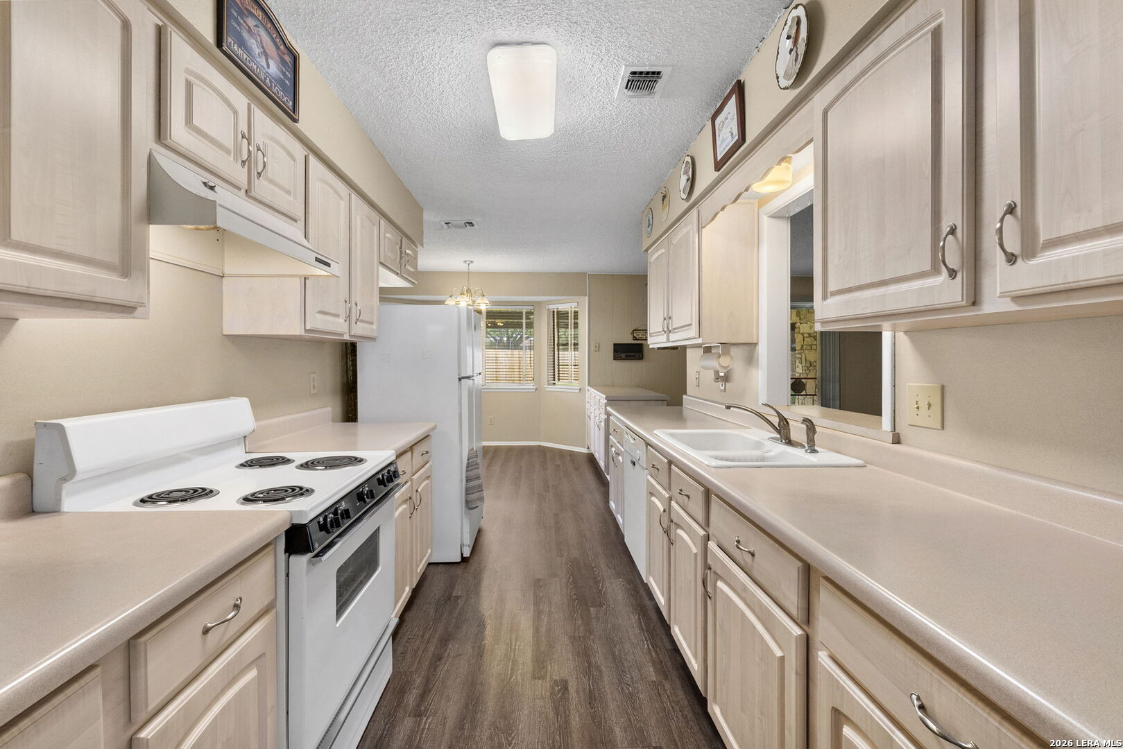 204 Norris Drive W Converse TX 78109