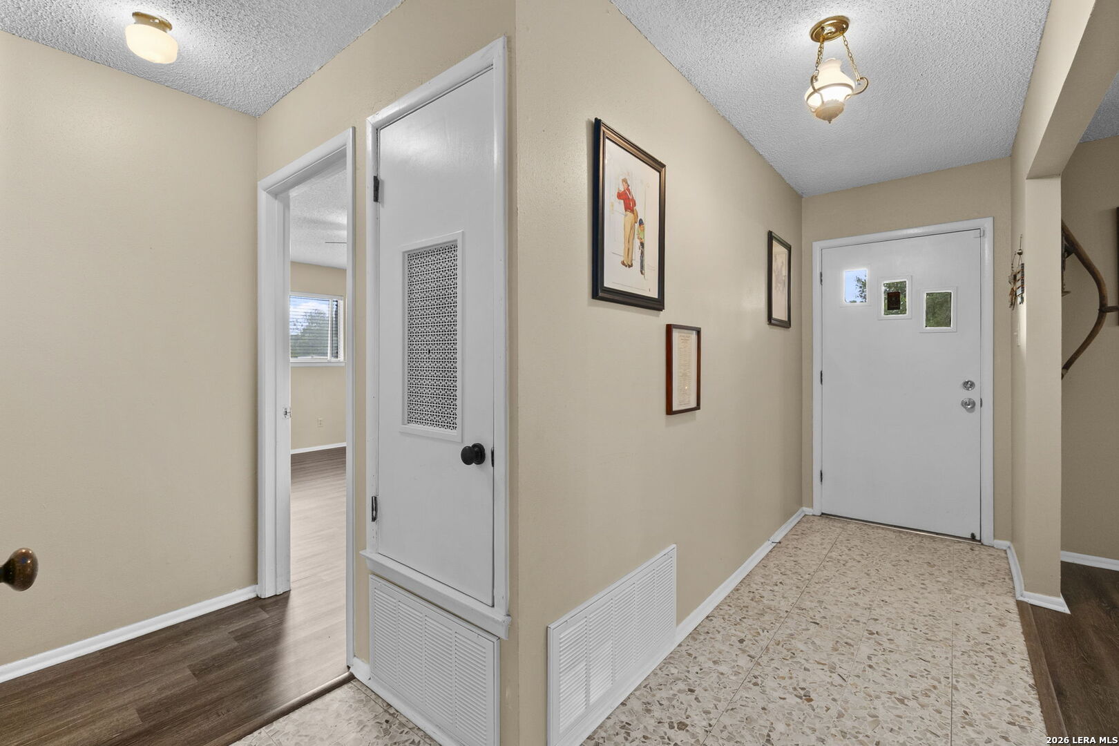 204 Norris Drive W Converse TX 78109