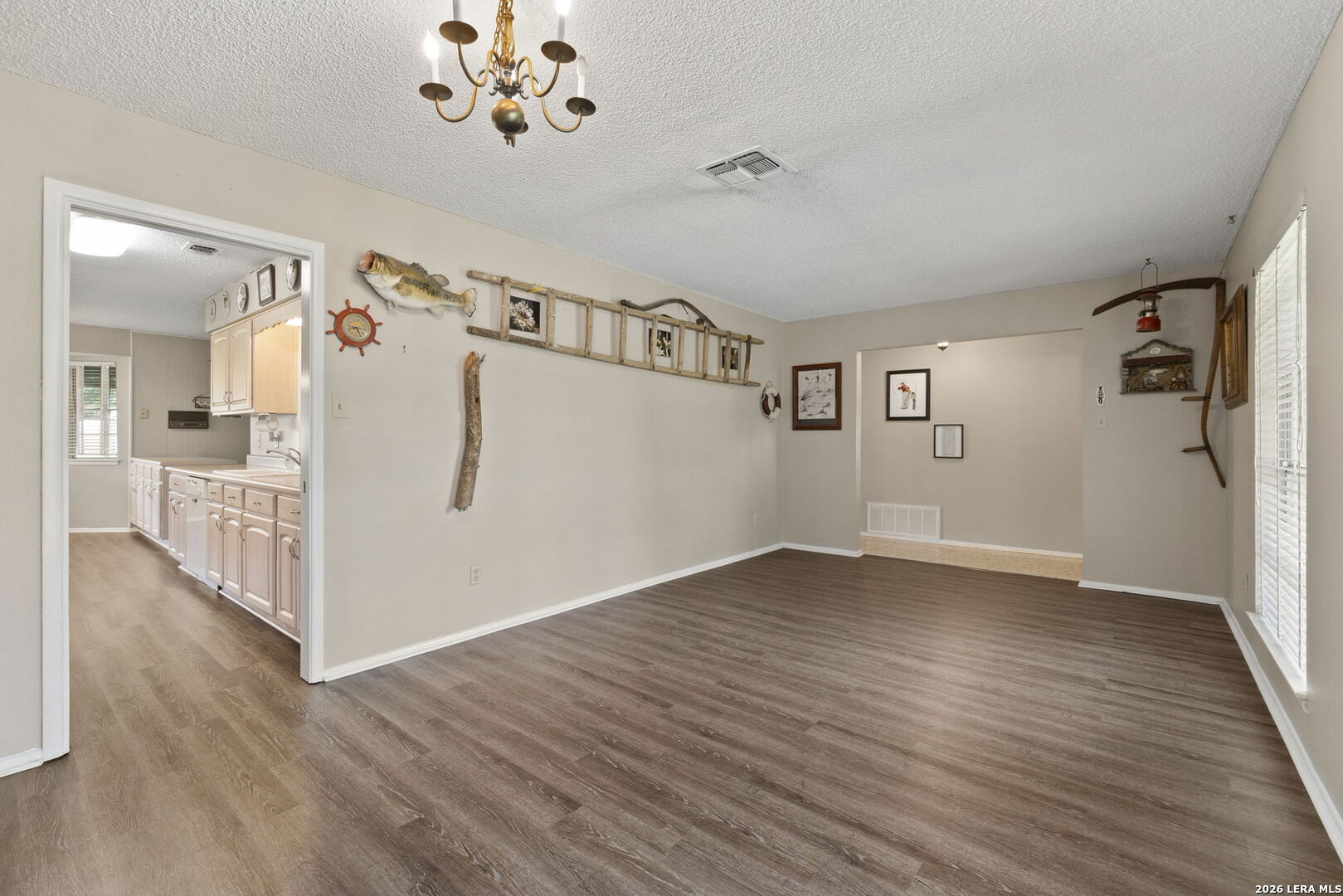 204 Norris Drive W Converse TX 78109