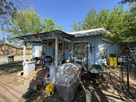 132 W Canales Street Uvalde TX 78801