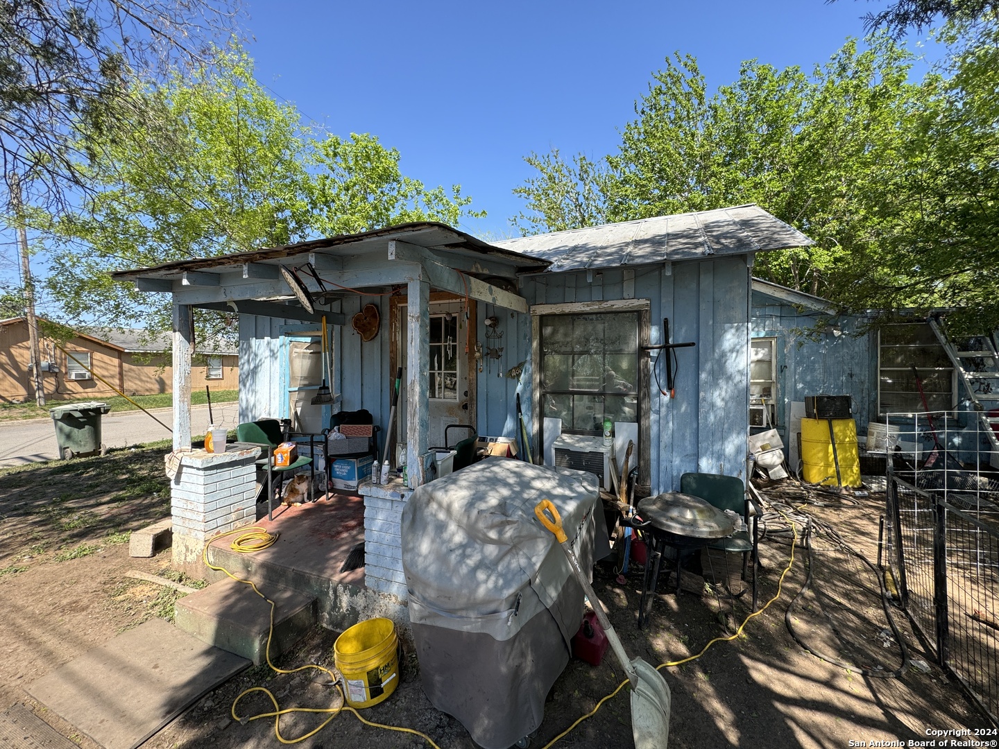 132 W Canales Street Uvalde TX 78801