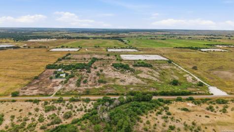 1539 County Road 188 Karnes City TX 78118