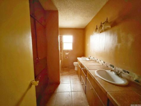 607 N Bowie Fredericksburg TX 78624