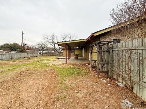 607 N Bowie Fredericksburg TX 78624