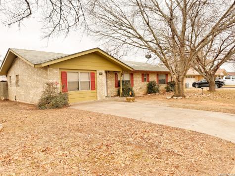 607 N Bowie Fredericksburg TX 78624