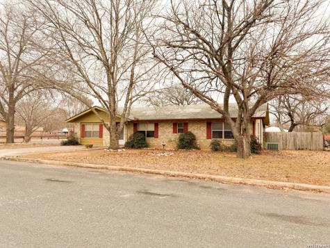 607 N Bowie Fredericksburg TX 78624