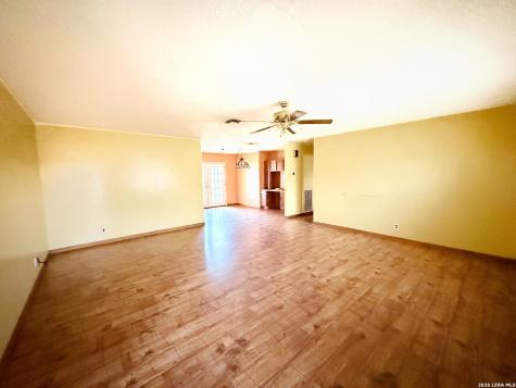 607 N Bowie Fredericksburg TX 78624