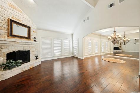 2 Granburg Circle San Antonio TX 78218
