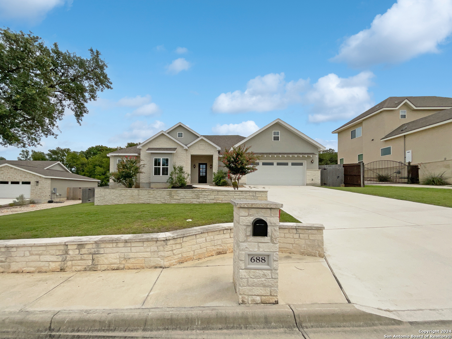 688 Acorn Drive New Braunfels TX 78130