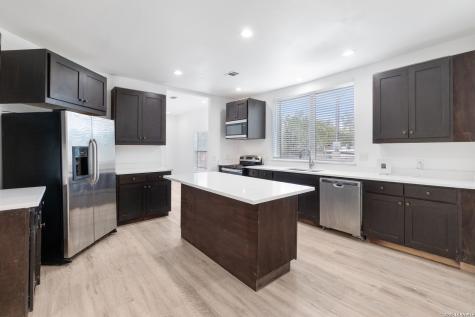 323 Lakeside Lakehills TX 78063