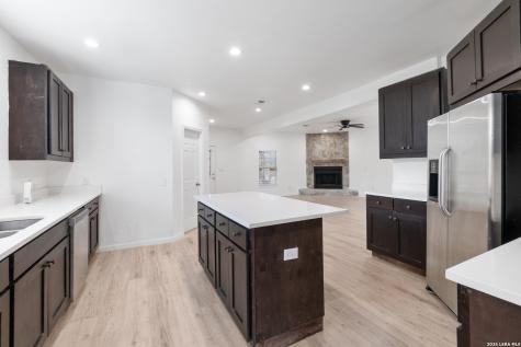 323 Lakeside Lakehills TX 78063
