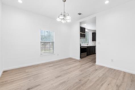 323 Lakeside Lakehills TX 78063