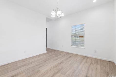 323 Lakeside Lakehills TX 78063