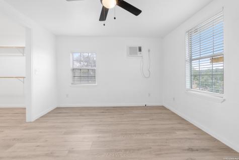 323 Lakeside Lakehills TX 78063