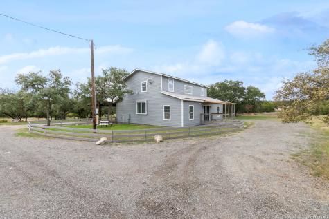 323 Lakeside Lakehills TX 78063