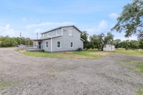 323 Lakeside Lakehills TX 78063