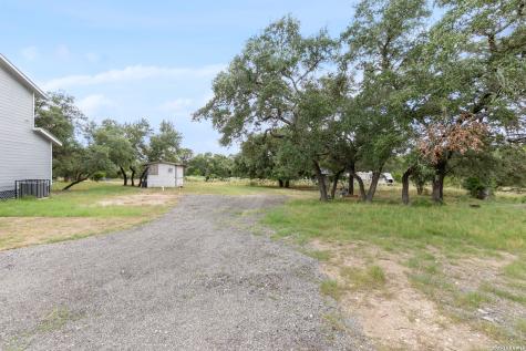 323 Lakeside Lakehills TX 78063