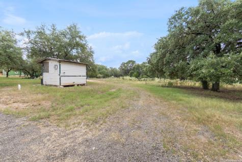 323 Lakeside Lakehills TX 78063