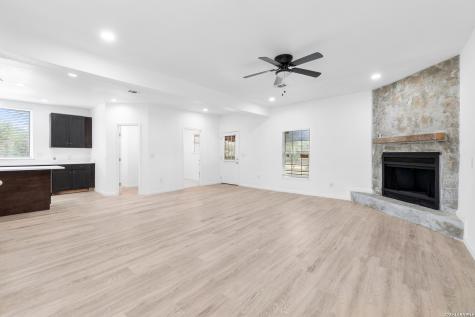 323 Lakeside Lakehills TX 78063
