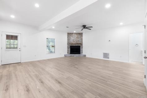 323 Lakeside Lakehills TX 78063