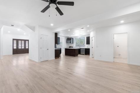 323 Lakeside Lakehills TX 78063