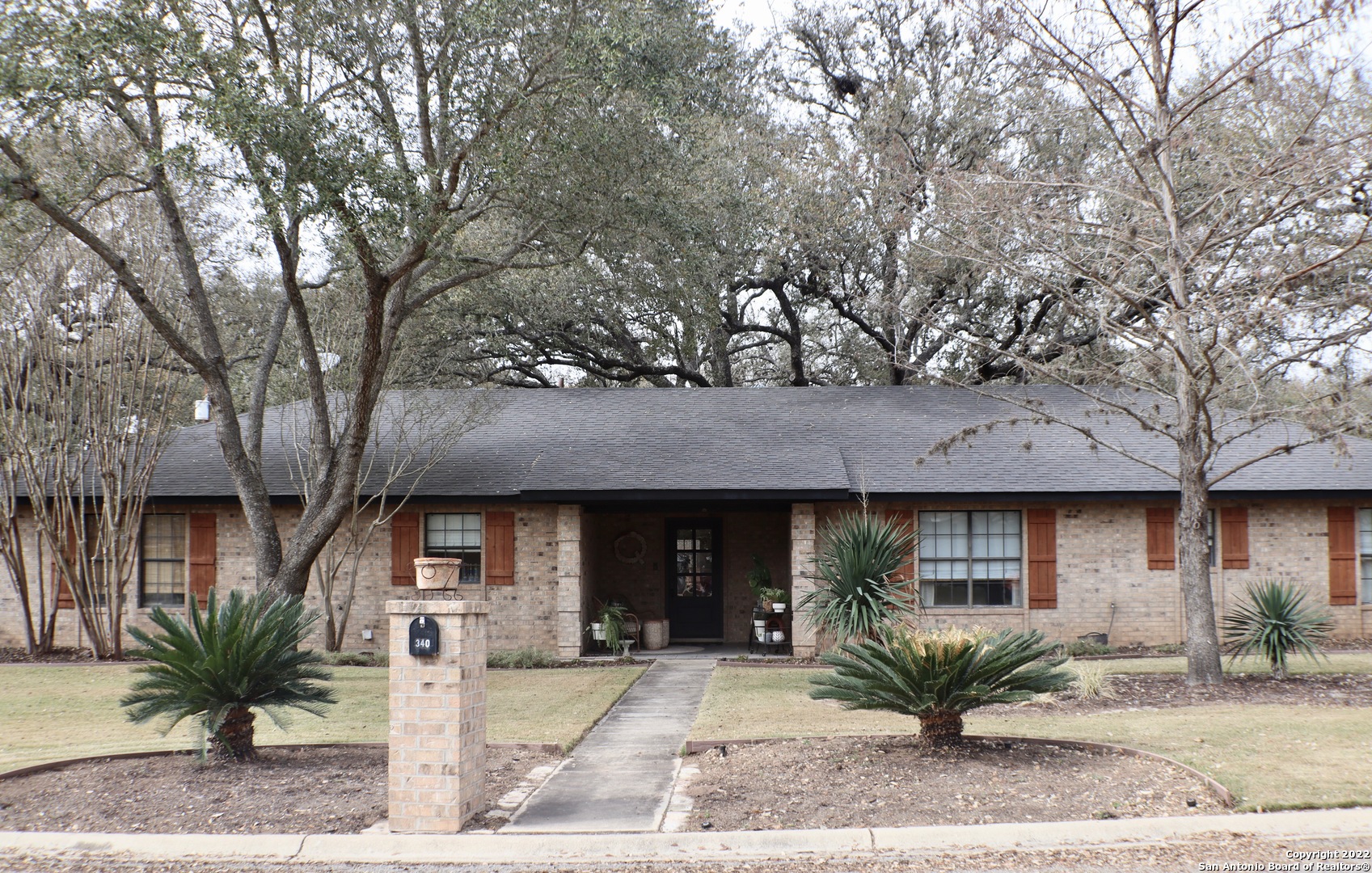 340 Sollock Drive Devine TX 78016