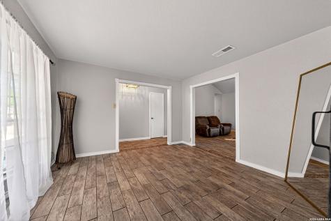 4914 Crestwood Drive Schertz TX 78108