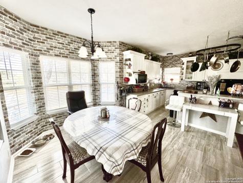325 Eagle Ridge Floresville TX 78114