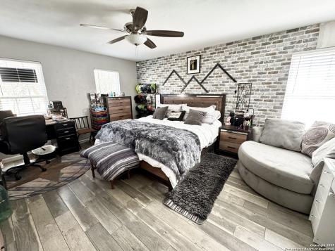 325 Eagle Ridge Floresville TX 78114