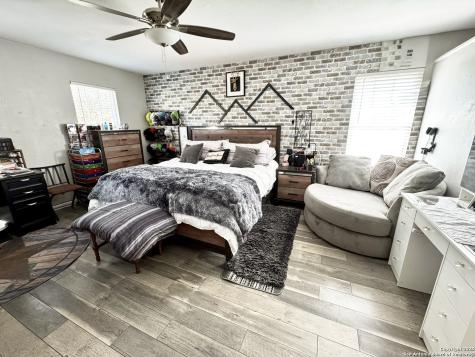 325 Eagle Ridge Floresville TX 78114
