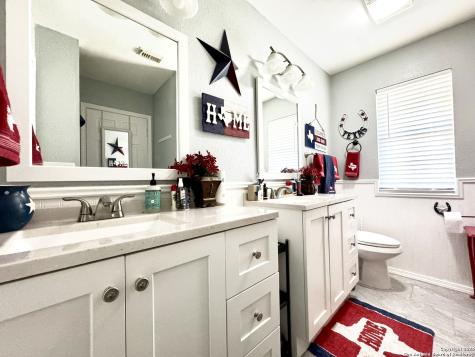 325 Eagle Ridge Floresville TX 78114