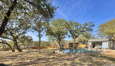 325 Eagle Ridge Floresville TX 78114