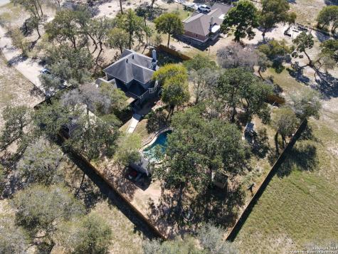 325 Eagle Ridge Floresville TX 78114
