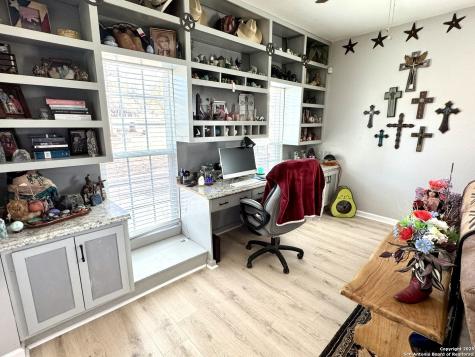 325 Eagle Ridge Floresville TX 78114