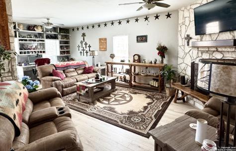 325 Eagle Ridge Floresville TX 78114
