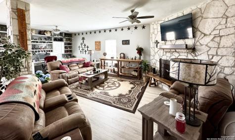 325 Eagle Ridge Floresville TX 78114