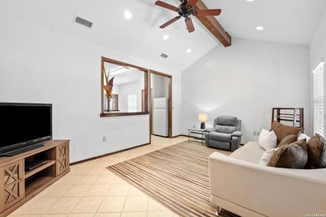 714 Houston Pleasanton TX 78064