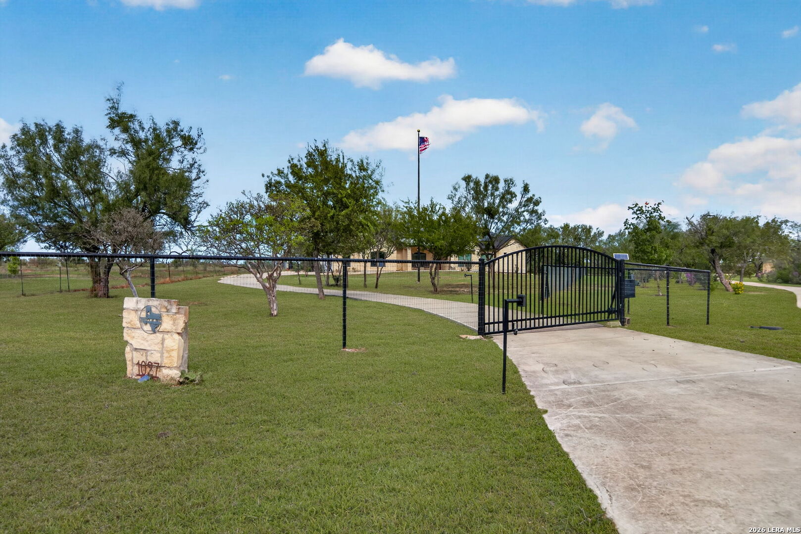 1027 County Road 367 Hondo TX 78861