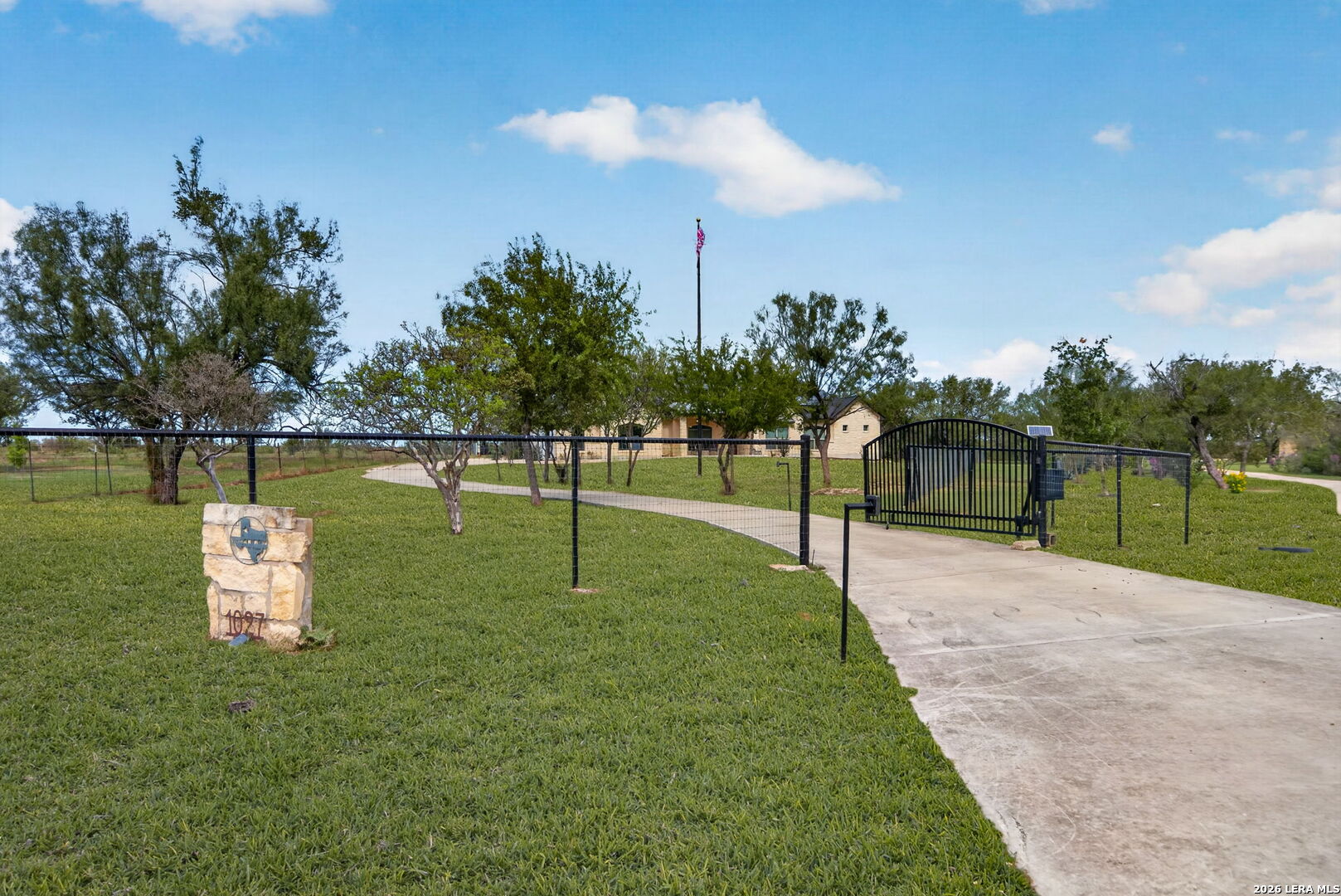 1027 County Road 367 Hondo TX 78861