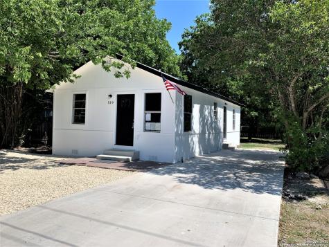519 Collins Avenue Seguin TX 78155