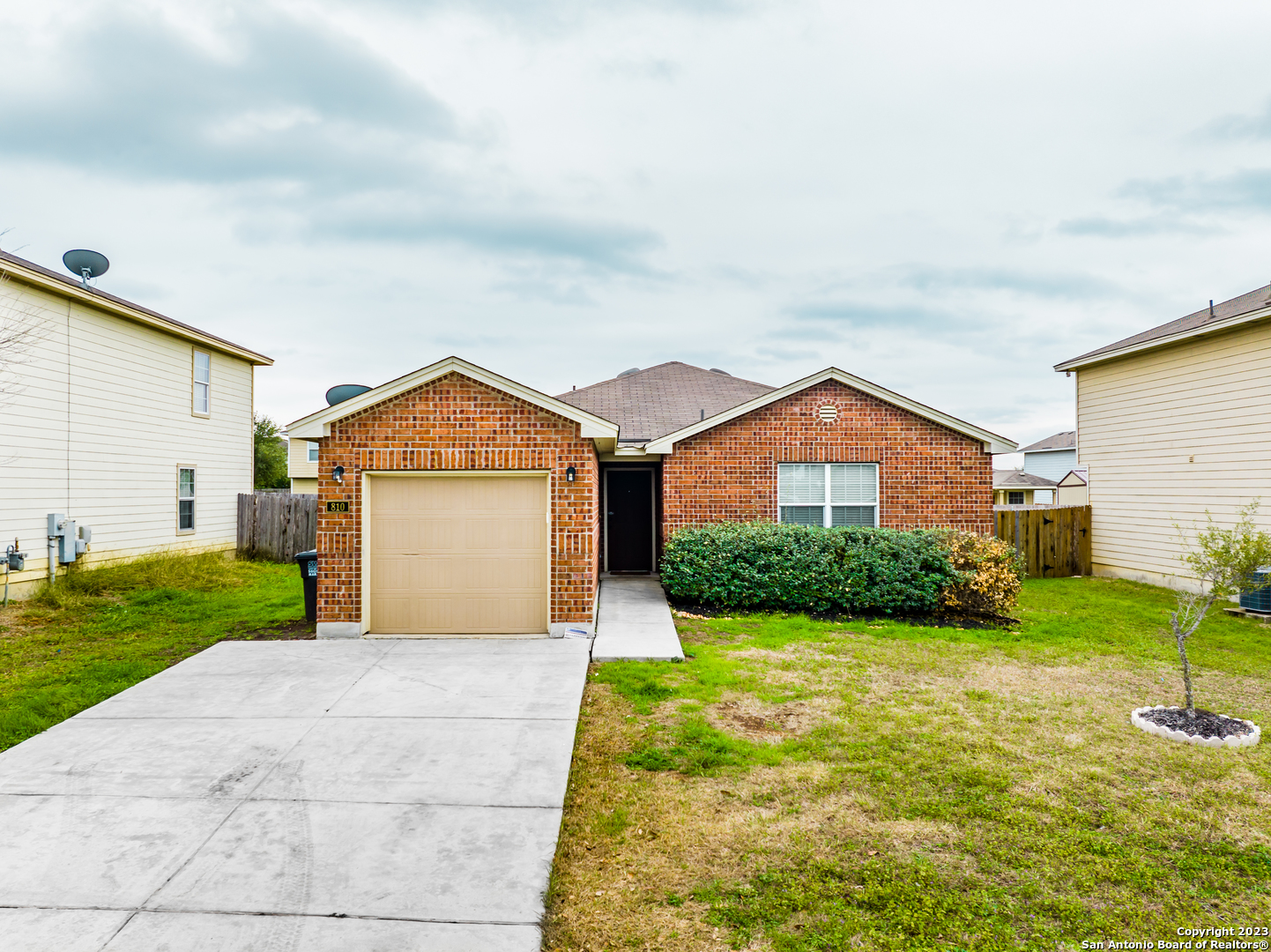 810 Six Iron San Antonio TX 78221