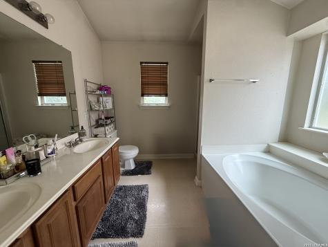 7142 Coral Springs San Antonio TX 78250