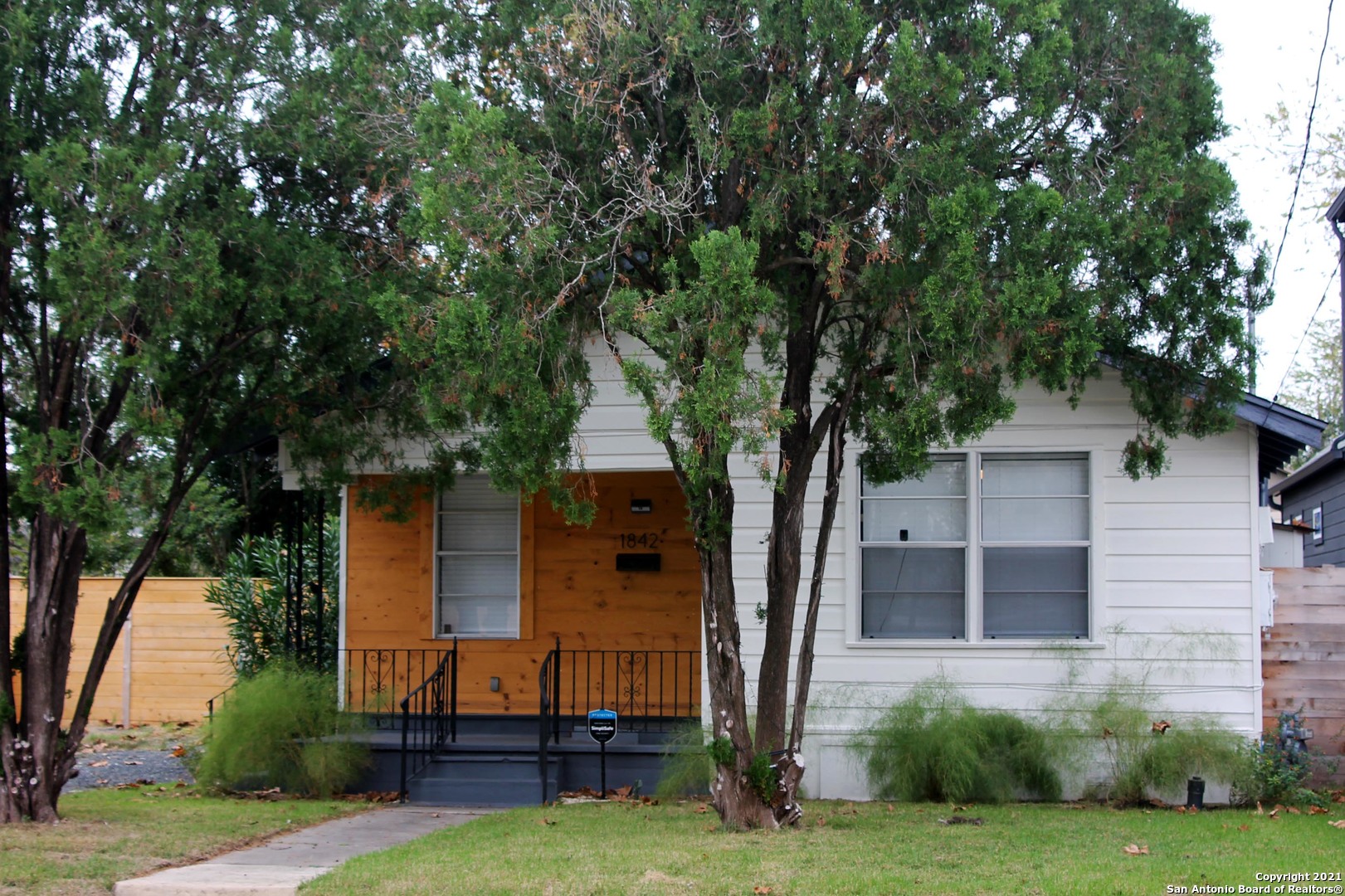 1842 E Crockett Street San Antonio TX 78202
