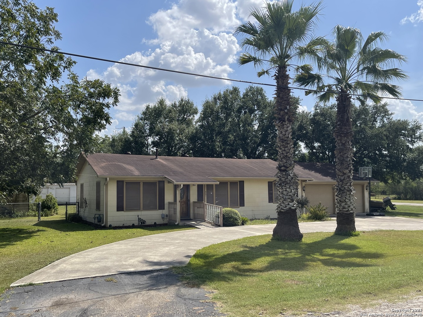 321 W Krueger Street Marion TX 78124