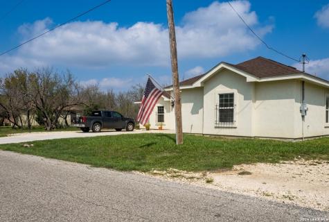 453 Fairway Circle Brackettville TX 78832