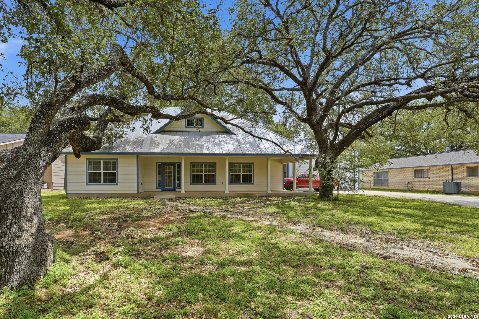 325 Sollock Devine TX 78016