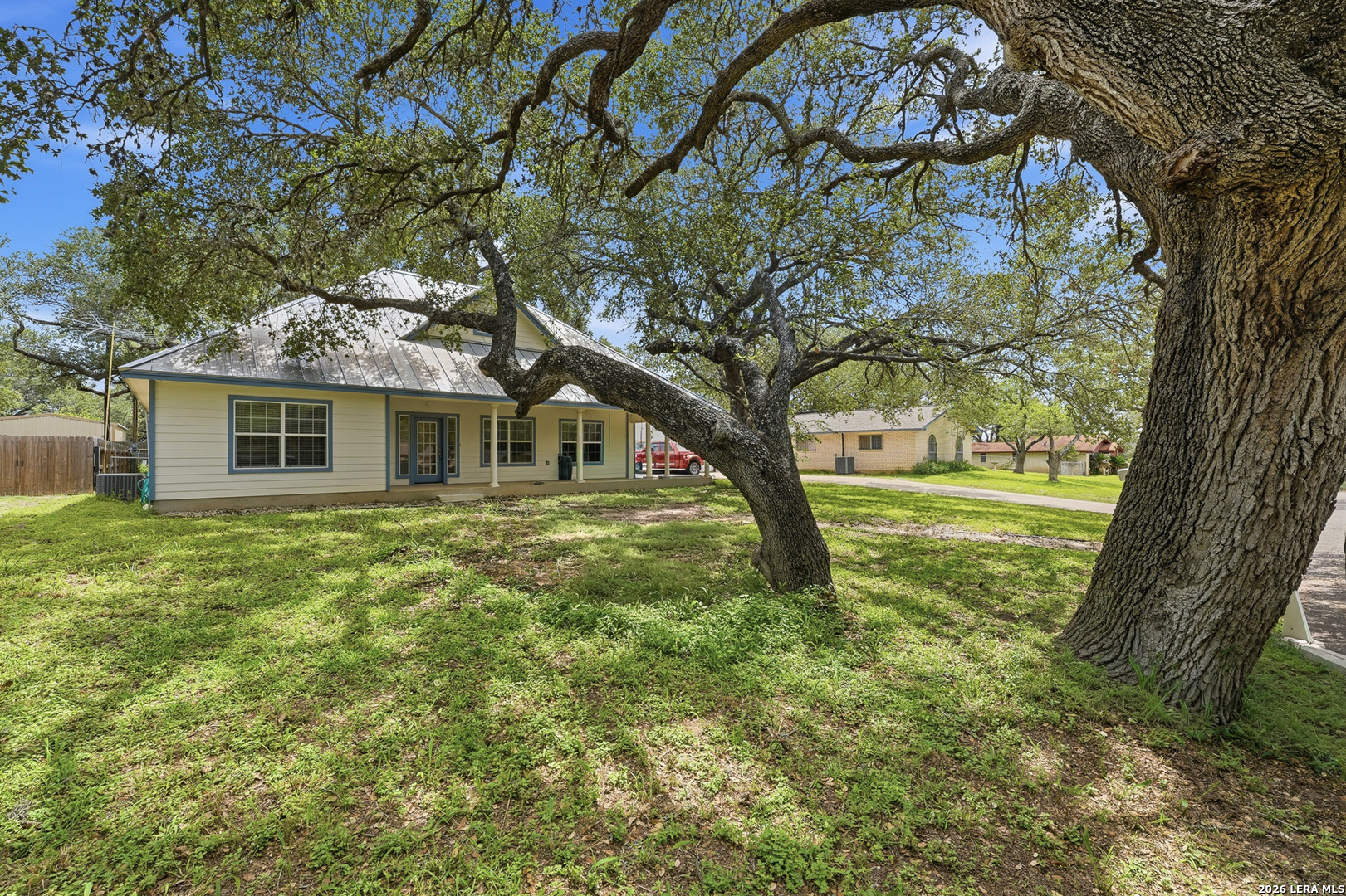 325 Sollock Devine TX 78016