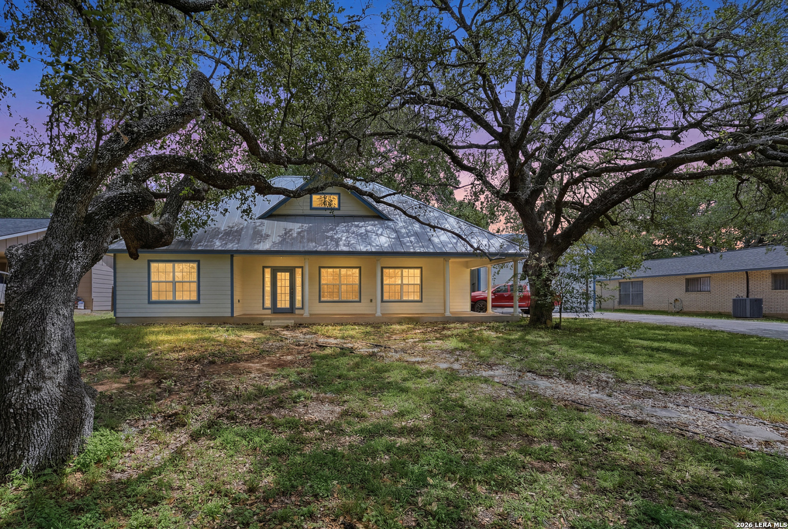 325 Sollock Devine TX 78016