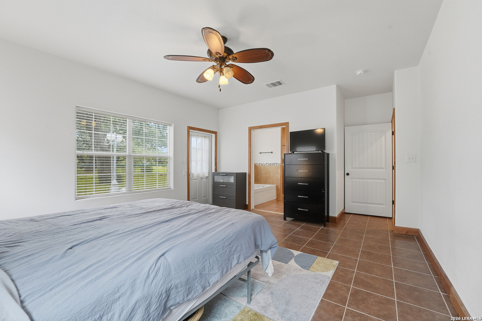 325 Sollock Devine TX 78016