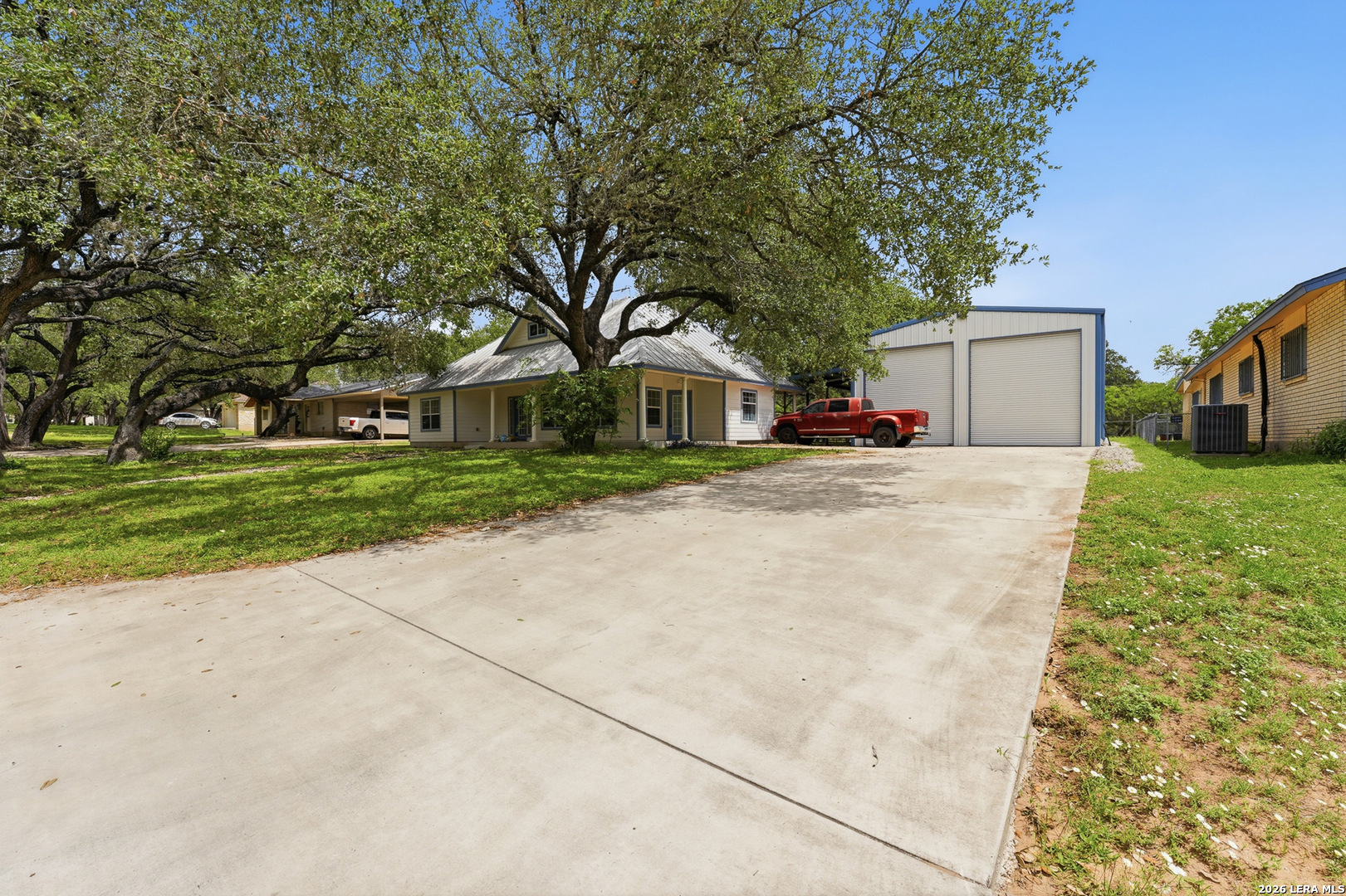 325 Sollock Devine TX 78016